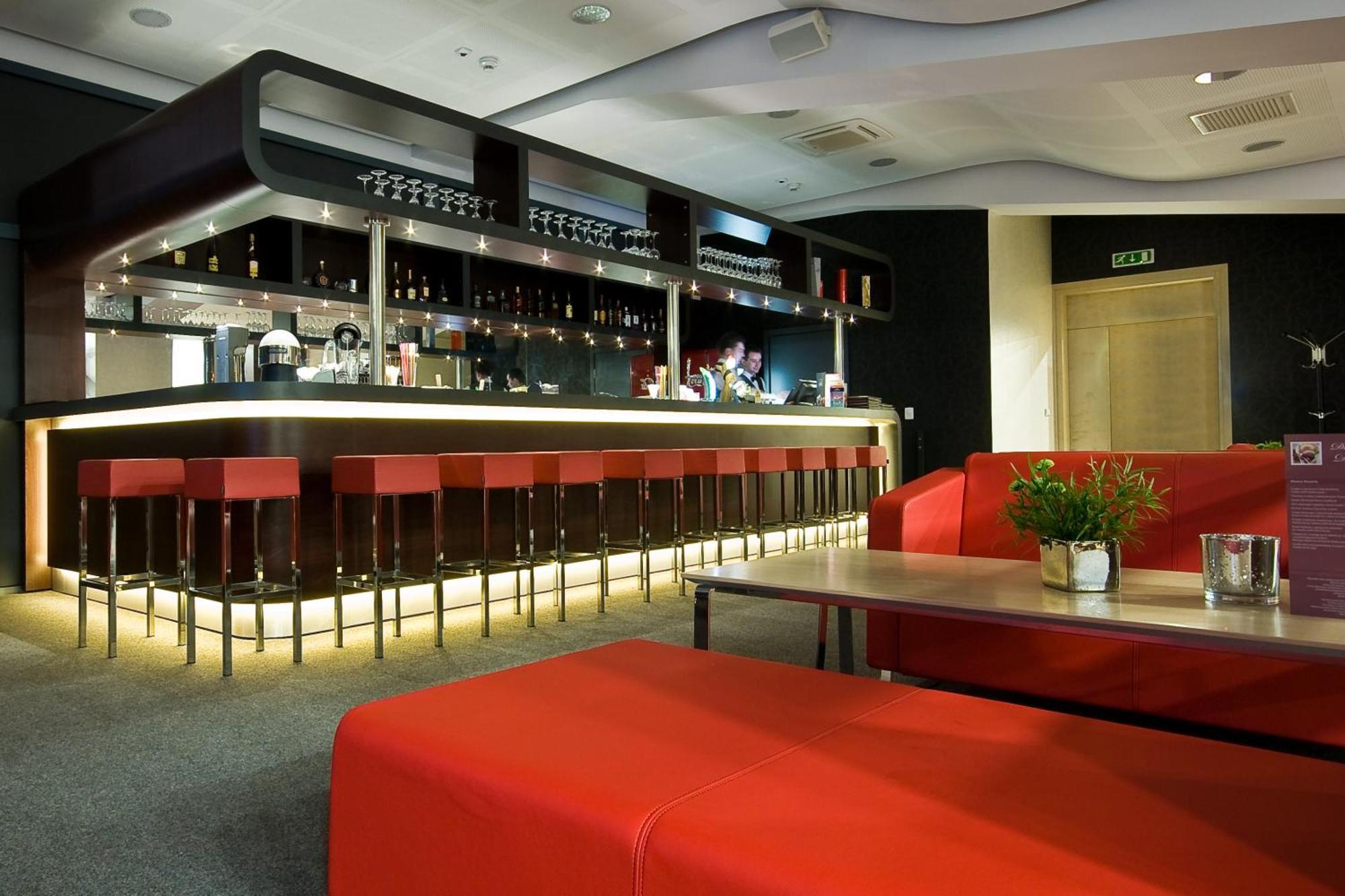 Hotel Poznanski A2 Luboń Екстериор снимка