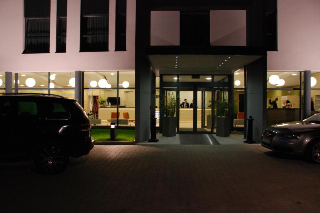 Hotel Poznanski A2 Luboń Екстериор снимка