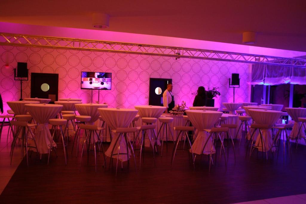 Hotel Poznanski A2 Luboń Екстериор снимка